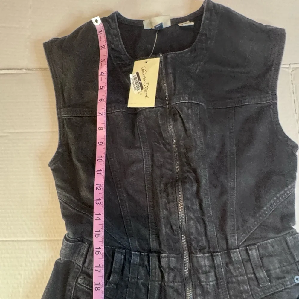 NWT Universal Thread Sleeveless Denim Jumpsuit Zip Front Coveralls Size 4 Black - Picture 9 of 15